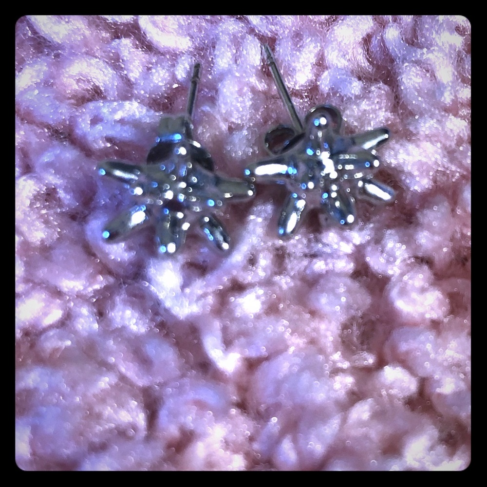 🔴6 for $20🔴Dazzling Stud Earrings!